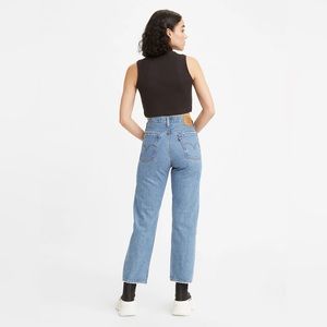Levi’s Wedgie Straight Jeans in Light Wash